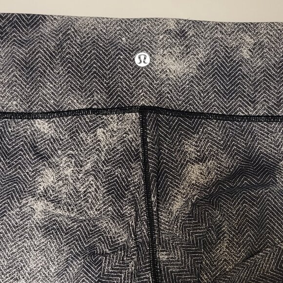Lululemon leggings - Picture 2 of 8